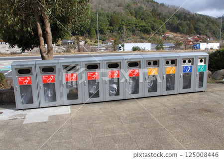 Garbage bins installed in the service area Garbage bins installed in the service area 125008446