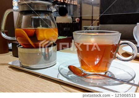 Tea cups and tea sets filled with tea 125008513