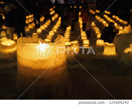 The magical wind of snow lanterns The magical wind of snow lanterns 125009242