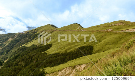 美麗又壯觀的山峰與道路 125009694