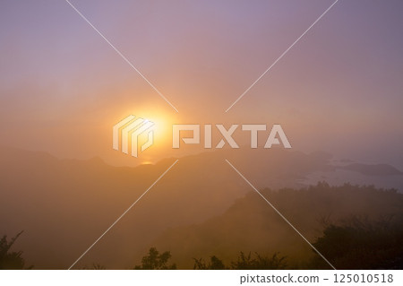 The morning sun (ring of sunlight) shrouded in morning mist and the beauty of the Seto Inland Sea islands from the Shihosashi Daikanbo Observatory on Shodoshima Island The morning sun (ring of sunlight) shrouded in morning mist and the beauty of the Seto Inland Sea islands from the Shihosashi Daikanbo Observatory on Shodoshima Island 125010518