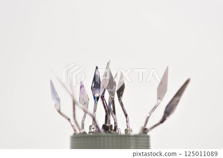 Brushes and spatulas on a white background. The tools of an artist or a sculptor for drawing. Creative professions, master classes. High quality photo 125011089