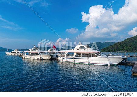 Tourist boat sightseeing boat written by Yuetan Date Shao Wharf in Japan, etc. Tourist boat sightseeing boat written by Yuetan Date Shao Wharf in Japan, etc. 125011094