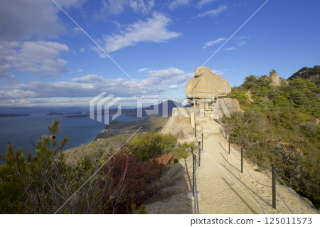 小豆島 - “古瀨之笠岩”和鳥居 小豆島 - “古瀨之笠岩”和鳥居 125011573