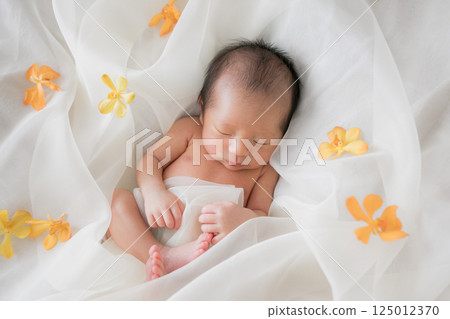 Stylish newborn photos Stylish newborn photos 125012370