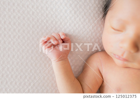 Stylish newborn photos 125012375