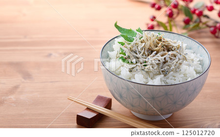 Dried small sardines and rice (small sardines and rice bowl) Dried small sardines and rice (small sardines and rice bowl) 125012720