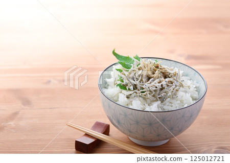 Dried small sardines and rice (small sardines and rice bowl) 125012721