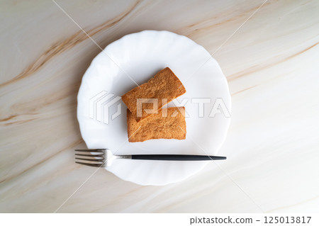 白盤上的烘焙食品① 白盤上的烘焙食品① 125013817