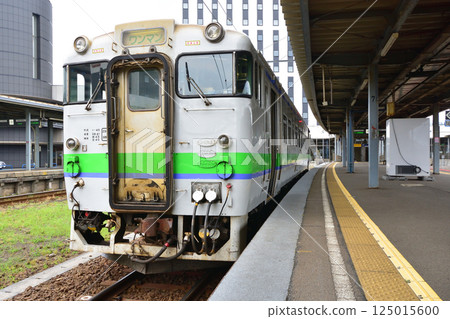 JR Hokkaido, Hakodate Main Line, local train window view from Hakodate Station to Onuma Station (cloudy sky in summer 2023) JR Hokkaido, Hakodate Main Line, local train window view from Hakodate Station to Onuma Station (cloudy sky in summer 2023) 125015600
