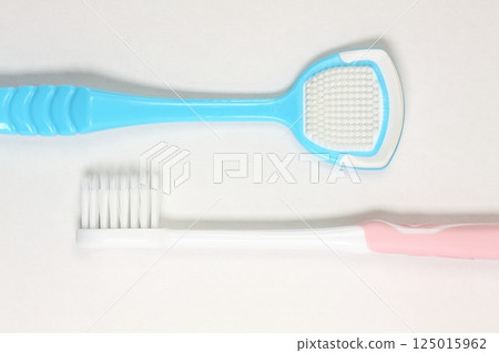 Toothbrush and tongue brush 125015962