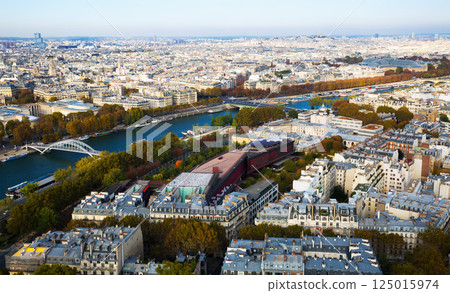 Panorama of central streets of Paris 125015974