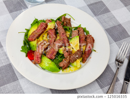 Fried beef served with avocado and herbs Fried beef served with avocado and herbs 125016335