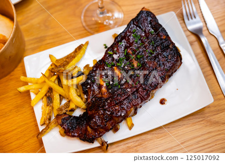 Delicious fried pork ribs with baked potatoes Delicious fried pork ribs with baked potatoes 125017092