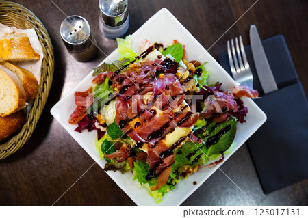 Typical appetizing spanish goat cheese salad 125017131