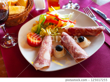 Ham rolls with asparagus mayonnaise and salad 125017255