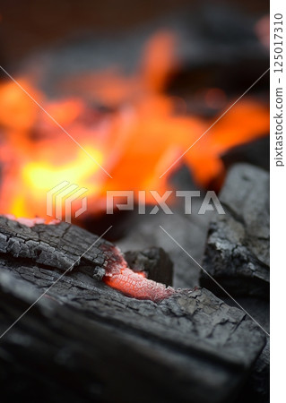 Charcoal, fire starter, flame 125017310