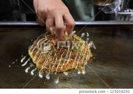 大阪的御好燒：新鮮出爐的御好燒 125018291