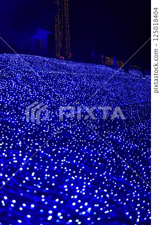 夜晚燈光亮起 夜晚燈光亮起 125018404