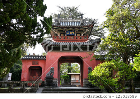 The Sanmon gate of Sofuku-ji 125018589