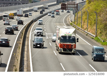 Traffic logistics image Tomei Expressway 125018890