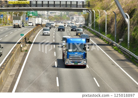Traffic logistics image Tomei Expressway 125018897
