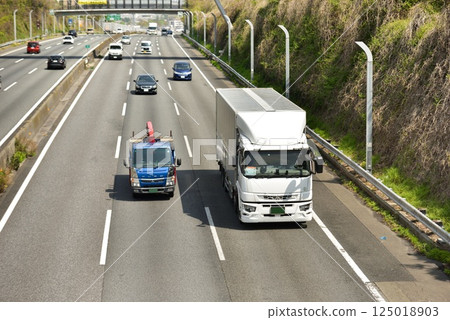Traffic logistics image Tomei Expressway Traffic logistics image Tomei Expressway 125018903