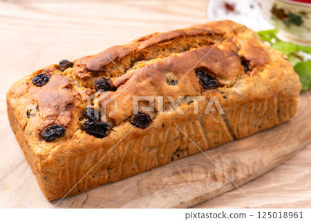 葡萄乾香蕉蛋糕 125018961