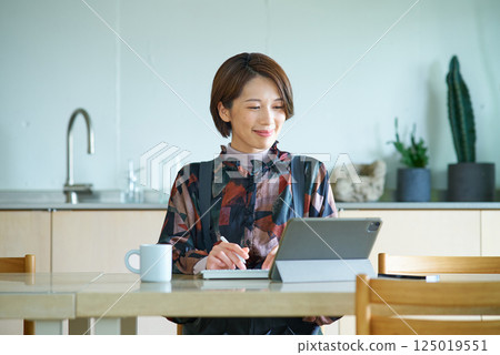 Woman working in the living room 125019551