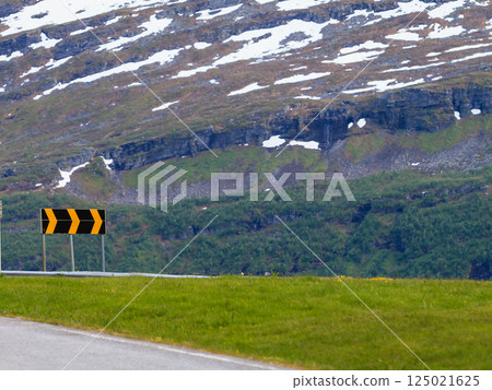 Road landscape in norwegian mountains Road landscape in norwegian mountains 125021625