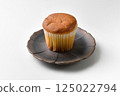 Cup cake in ceramic dish 125022794