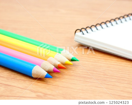 Sketchbooks and colored pencils 125024323