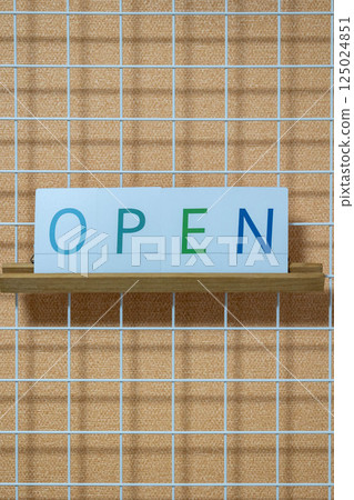 字母卡 OPEN 標誌 125024851