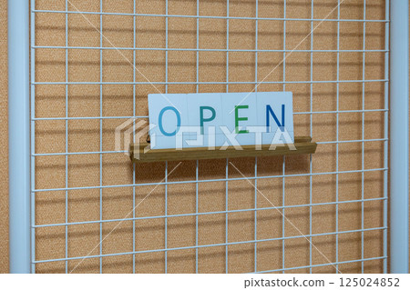 字母卡 OPEN 標誌 125024852