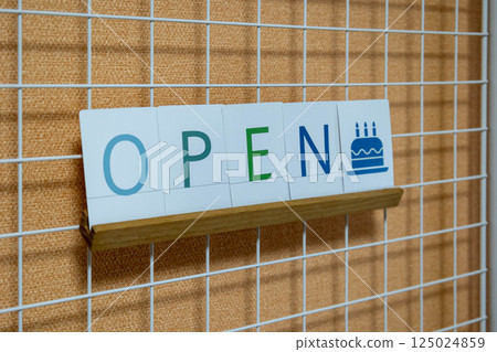 字母卡 OPEN 標誌 125024859