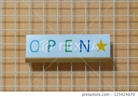 字母卡 OPEN 標誌 125024870