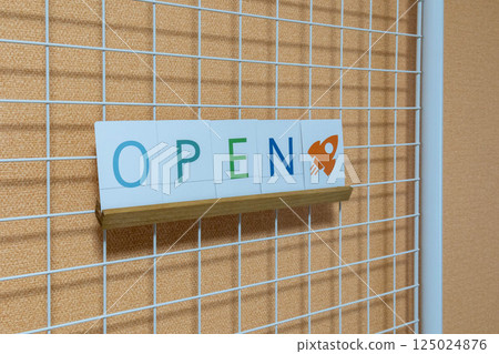 字母卡 OPEN 標誌 125024876