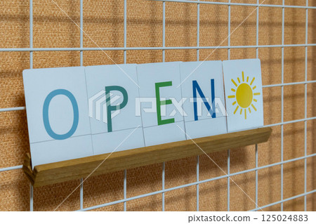 字母卡 OPEN 標誌 125024883