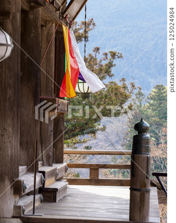 長谷寺本殿的五色帷幕 125024984