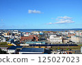 THE ROYAL EXPRESS arrives at Minami-Wakkanai Station on a clear, sunny day. 125027023