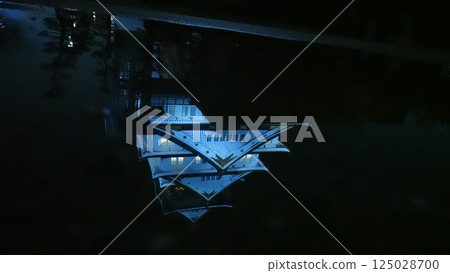 Japanese castle reflected on the water 125028700