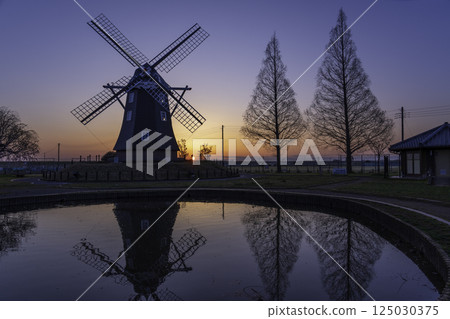 Windmills reflected on the water at Akebonoyama Agricultural Park in the morning glow Windmills reflected on the water at Akebonoyama Agricultural Park in the morning glow 125030375