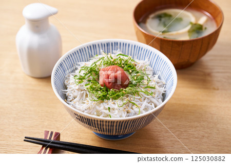 配梅子的銀魚飯 配梅子的銀魚飯 125030882