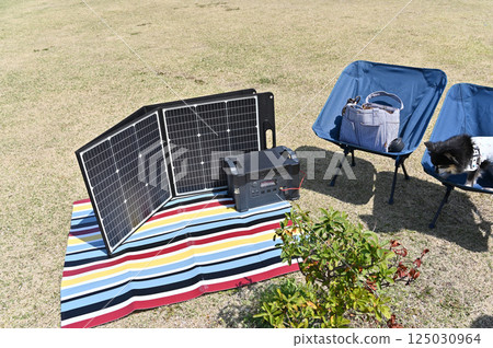 Portable battery (Potaden) solar charging outdoor camping 125030964