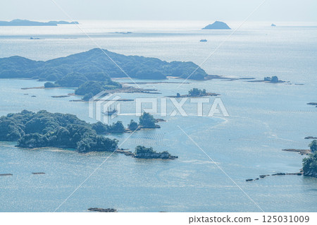 Sasebo City, Nagasaki Prefecture, Eight Views of the Kujuku Islands: A sightseeing boat sailing through the Kujuku Islands and the surrounding scenery as seen from Ishidake Observatory Sasebo City, Nagasaki Prefecture, Eight Views of the Kujuku Islands: A sightseeing boat sailing through the Kujuku Islands and the surrounding scenery as seen from Ishidake Observatory 125031009
