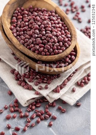Bowls full of dried azuki beans on gray closeup. Vegetarian protein source, East Asian legumes 125032348