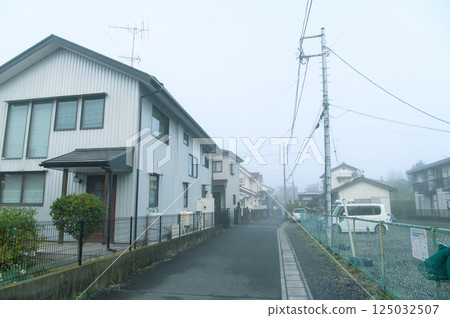 Morning mist in Satte city 125032507