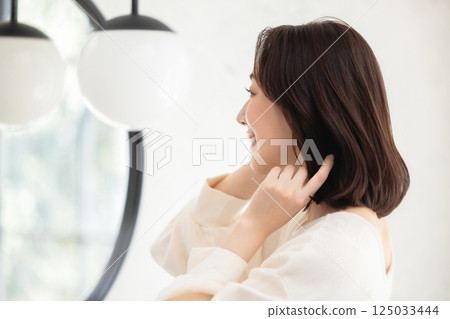 Women's hair care beauty image 125033444