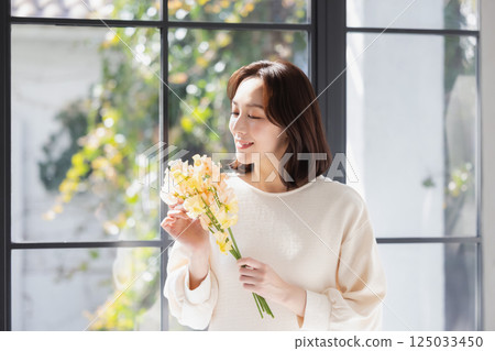 有花的一名婦女 125033450