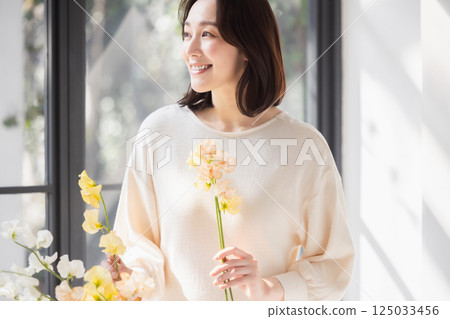 有花的一名婦女 125033456